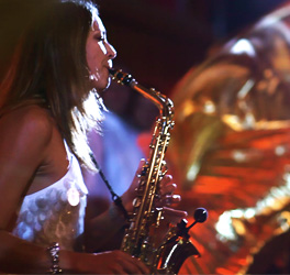 Saxophonistin Bilder Natalie Marchenko